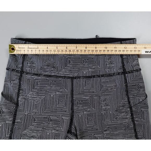 Lululemon Crop Leggings 6 Black Geo Doodle Print Athleisure - Picture 13 of 16